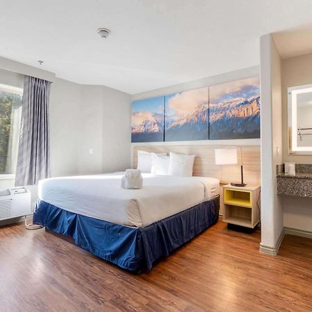 Days Inn By Wyndham Thornton Bagian luar foto