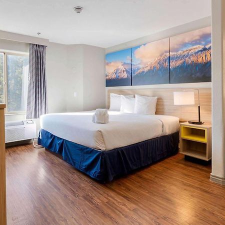 Days Inn By Wyndham Thornton Bagian luar foto