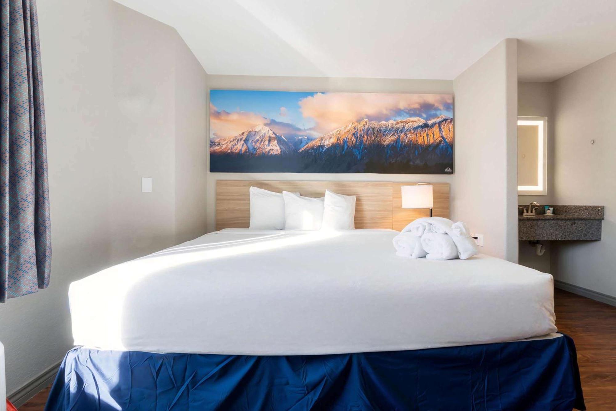 Days Inn By Wyndham Thornton Bagian luar foto