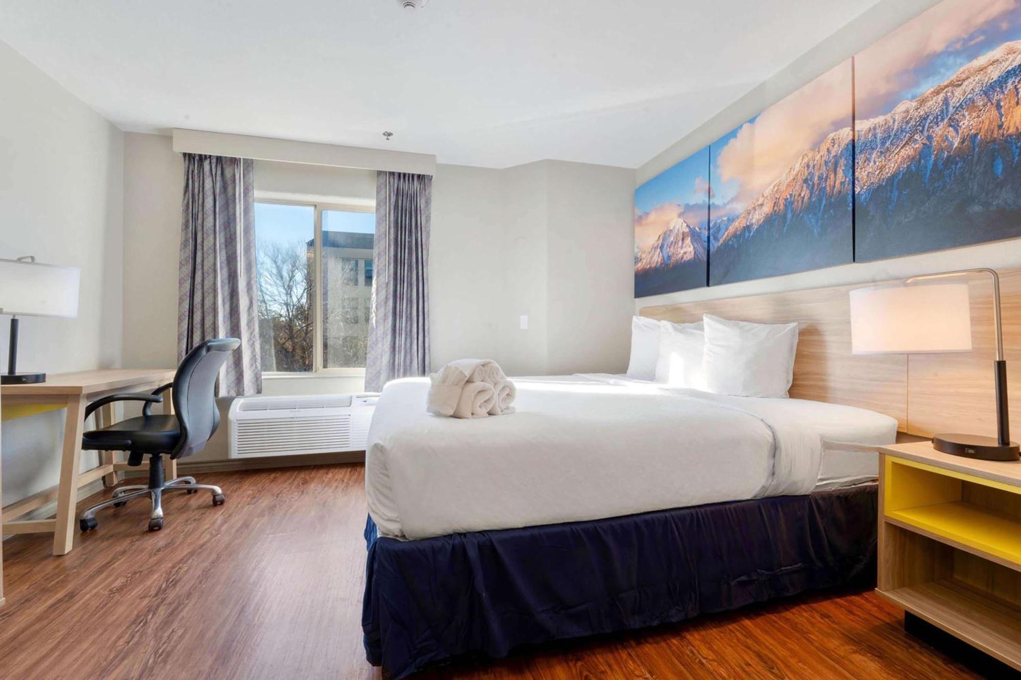 Days Inn By Wyndham Thornton Bagian luar foto