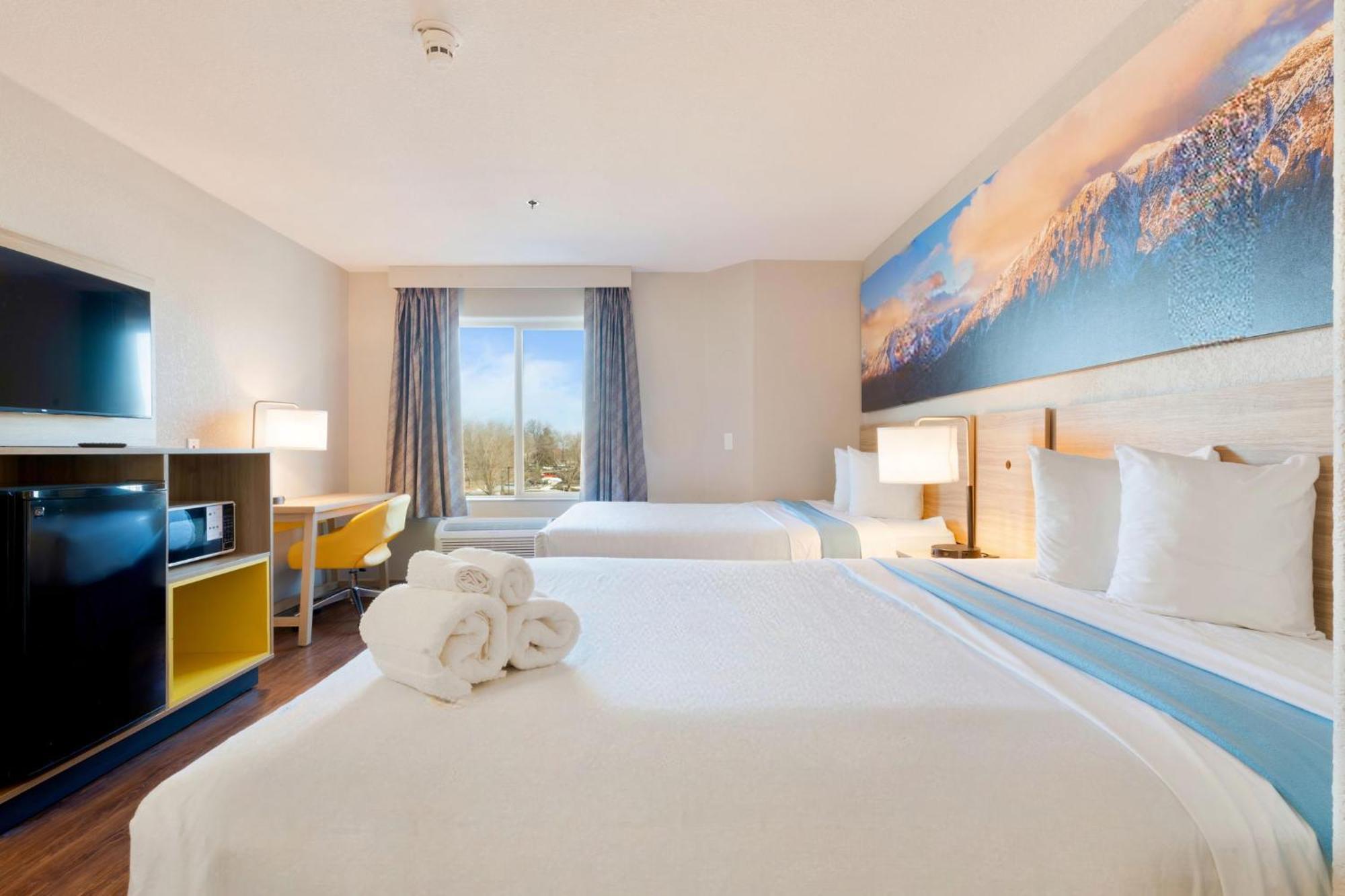Days Inn By Wyndham Thornton Bagian luar foto