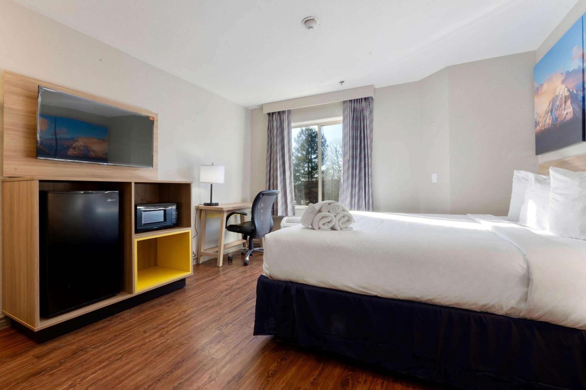 Days Inn By Wyndham Thornton Bagian luar foto