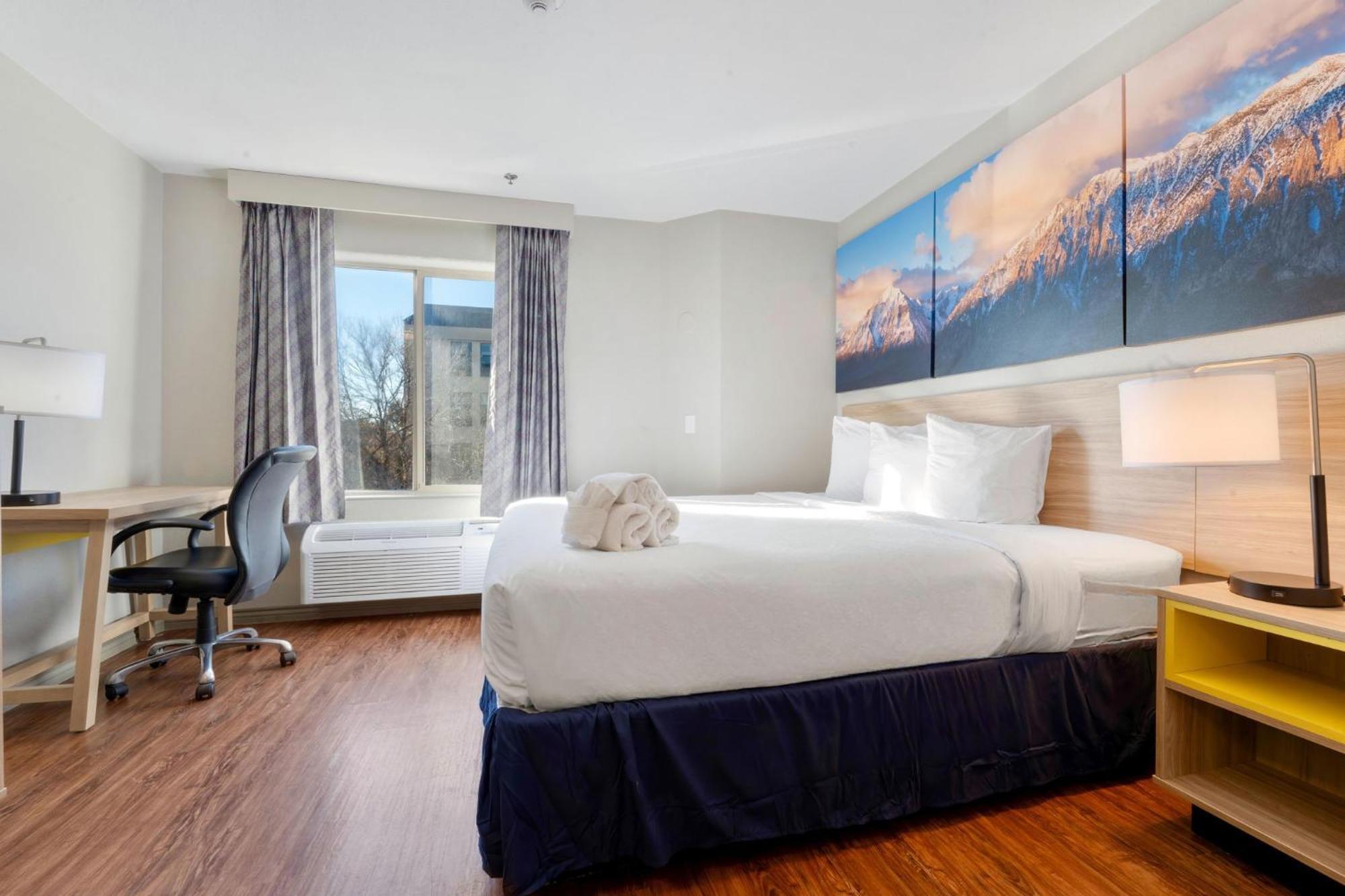 Days Inn By Wyndham Thornton Bagian luar foto