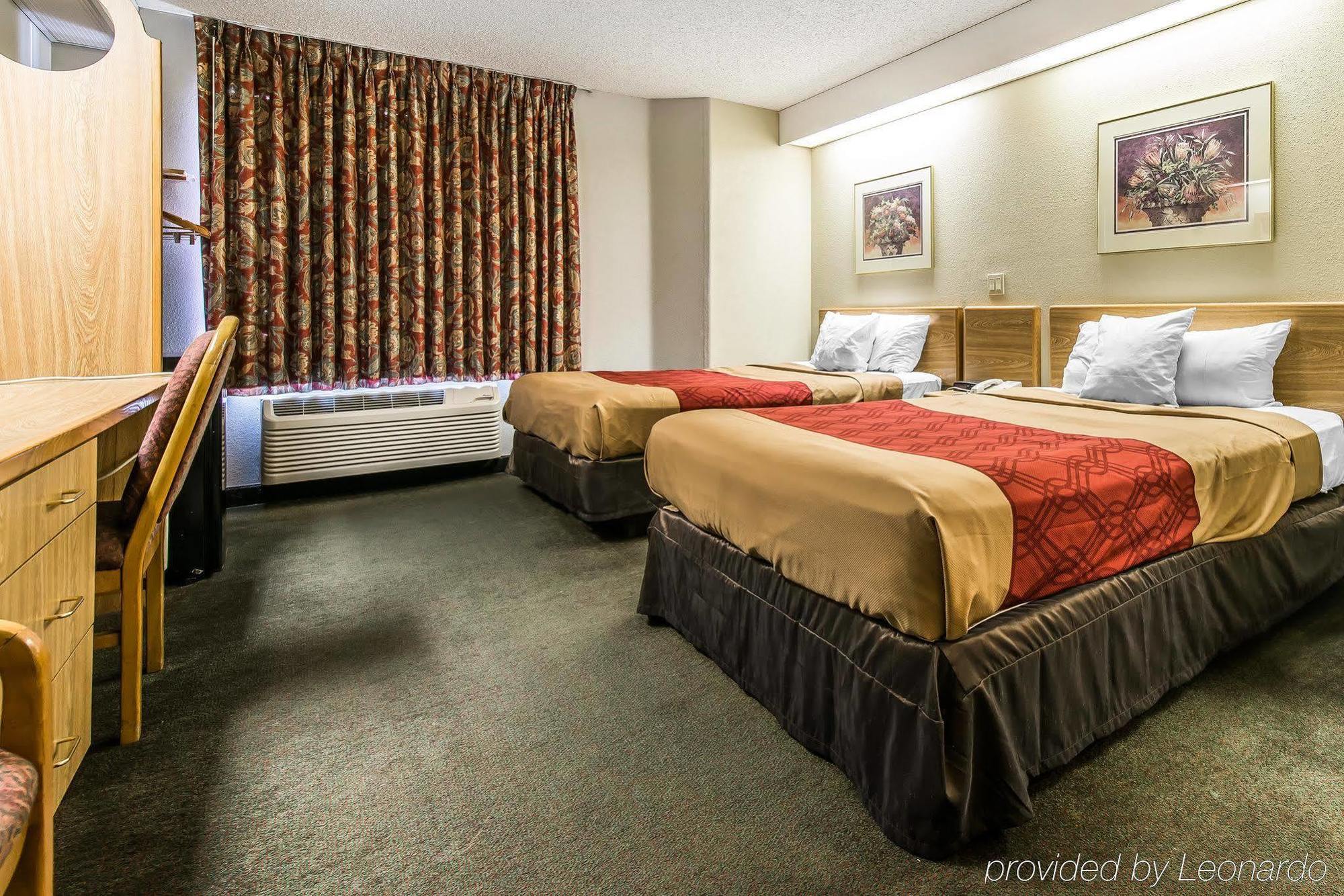 Days Inn By Wyndham Thornton Bagian luar foto