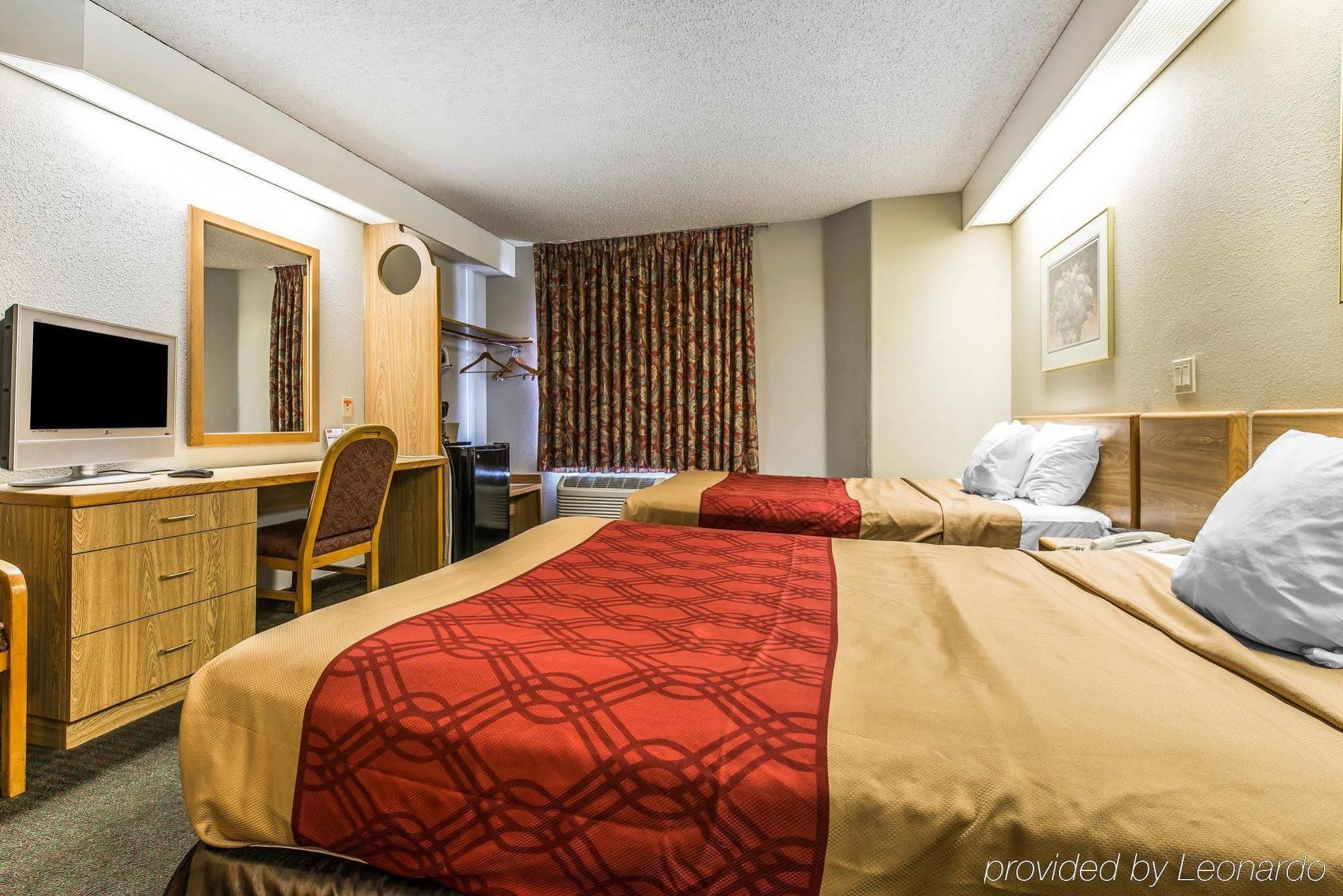 Days Inn By Wyndham Thornton Bagian luar foto