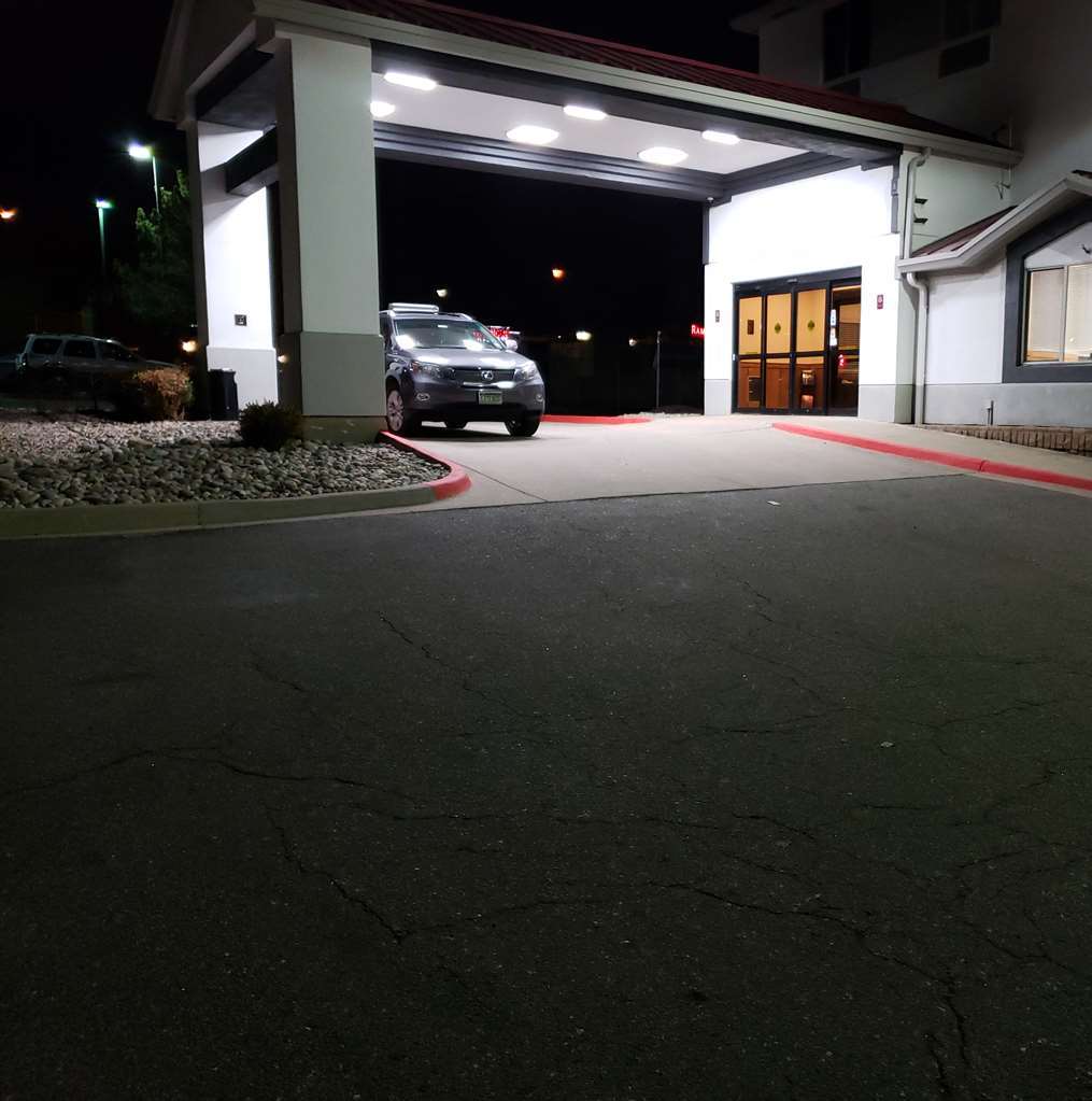 Days Inn By Wyndham Thornton Bagian luar foto
