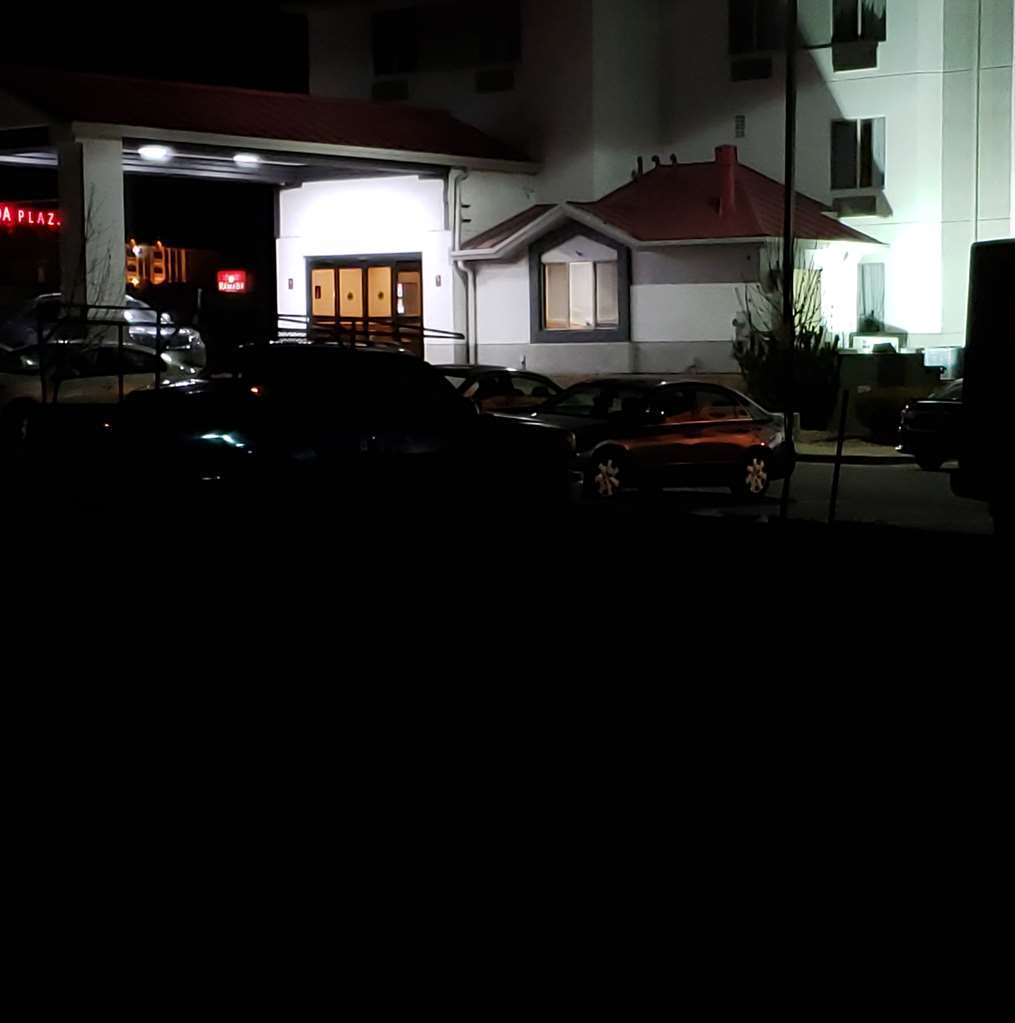 Days Inn By Wyndham Thornton Bagian luar foto