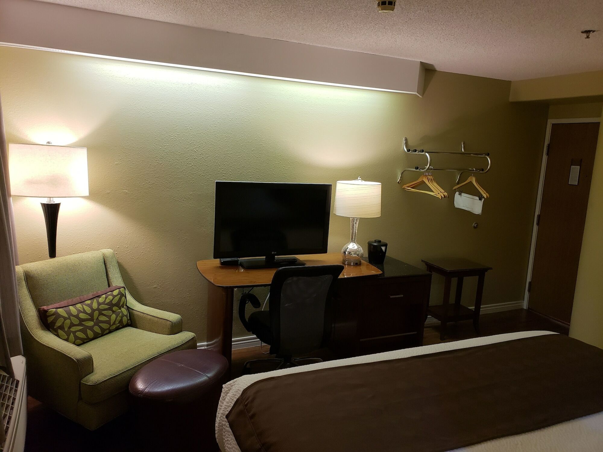 Days Inn By Wyndham Thornton Bagian luar foto
