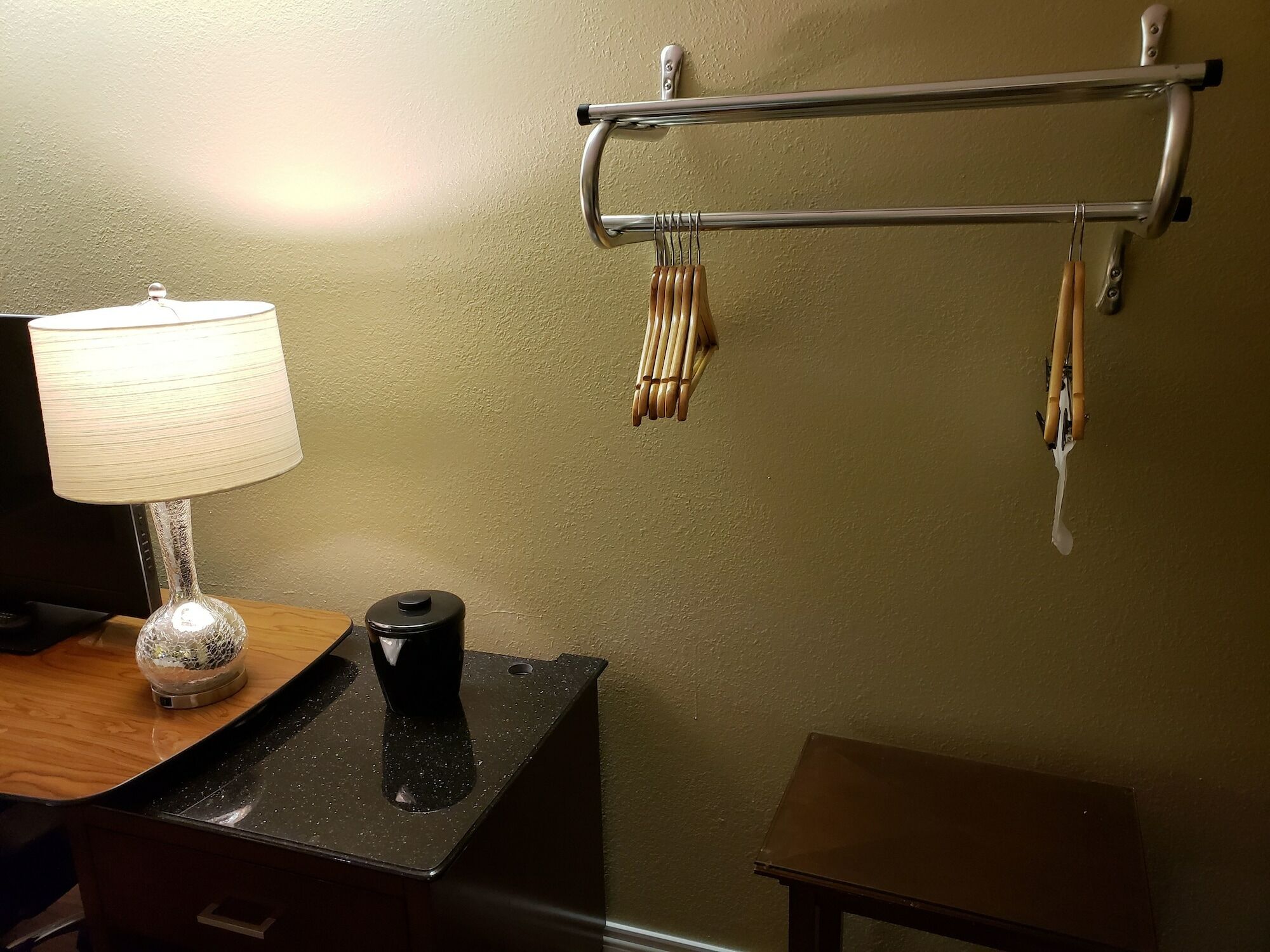 Days Inn By Wyndham Thornton Bagian luar foto
