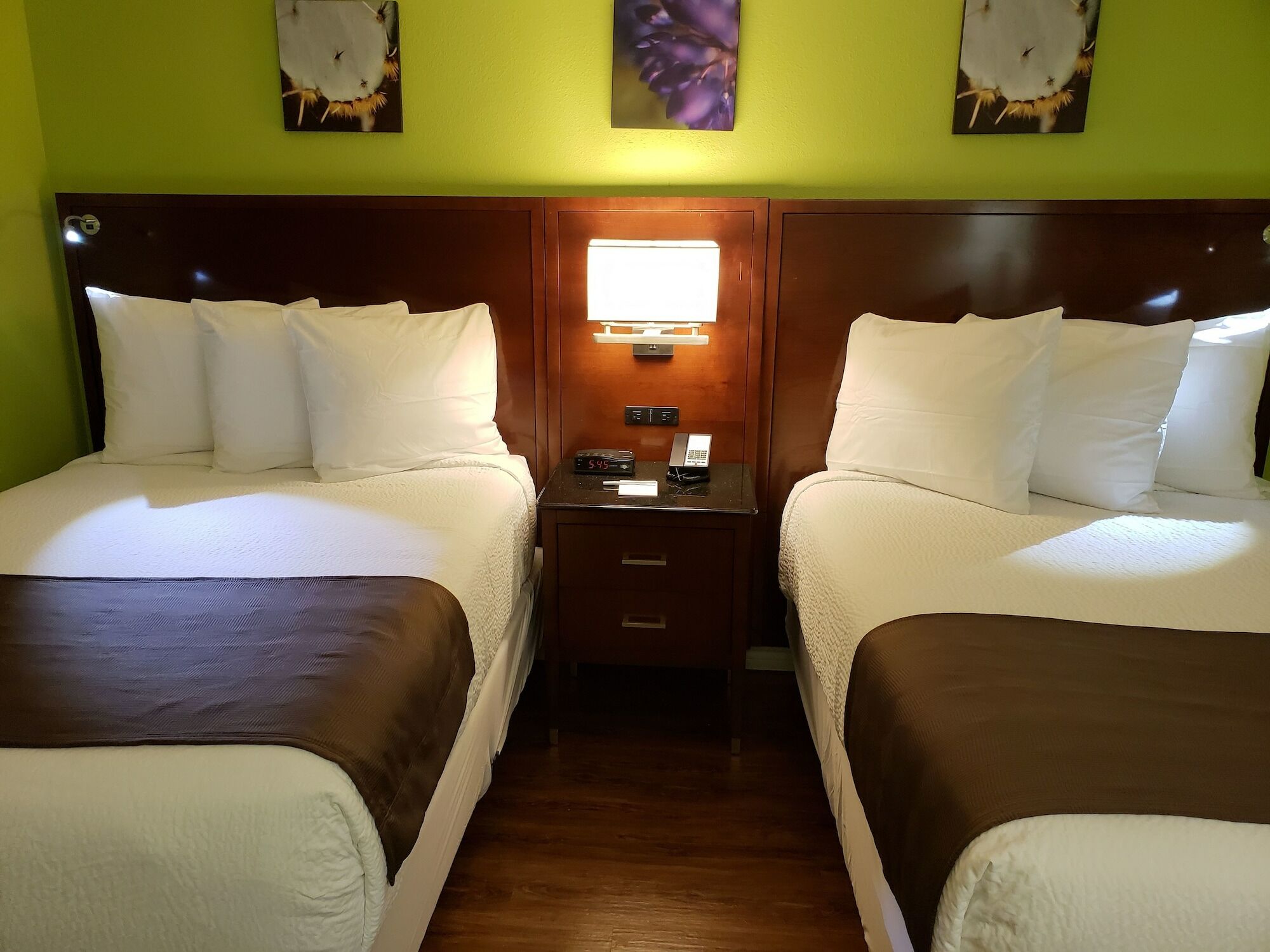 Days Inn By Wyndham Thornton Bagian luar foto